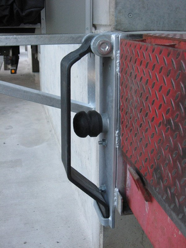 Zderzak stalowy sprężynowy 600 mm