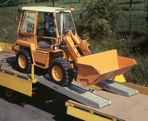 Rampa załadowcza do pojazdów z kołami lub gąsienicami gumowymi ALTEC AVS 110 (110.01.005)