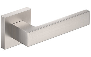 Klamka drzwiowa CORONA FOCUS (szyld kwadratowy Q)