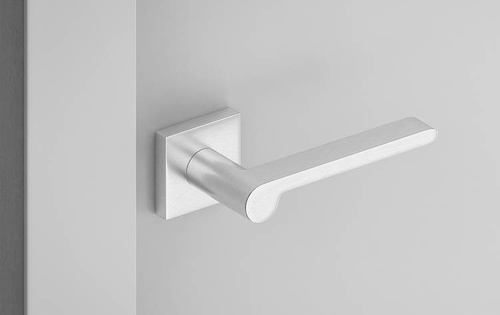 Klamka drzwiowa CORONA PANDORA (szyld kwadratowy)