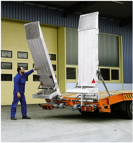 Sprężynowy podnośnik ALTEC FHW dla ramp o szerokości 600 mm, przesuw boczny 1120 mm (134.00.902)