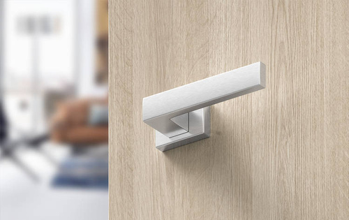 Klamka drzwiowa CORONA FOCUS (szyld prostokątny RT)