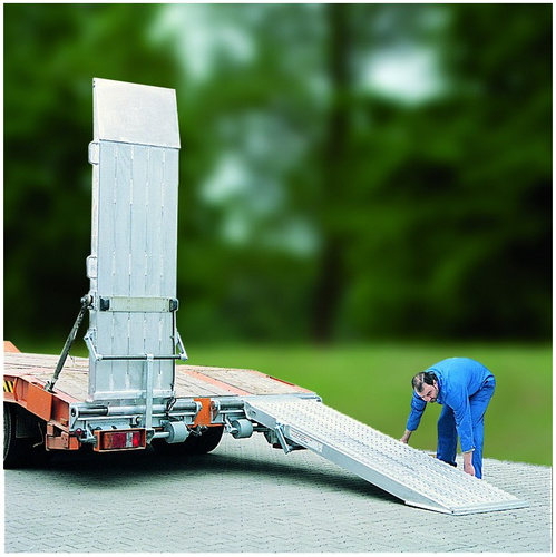 Sprężynowy podnośnik ALTEC FHW dla ramp o szerokości 450 mm, przesuw boczny 920 mm (134.00.901)