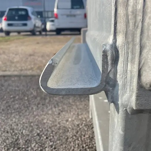 Dolny profil U do montażu ciężkich ramp najazdowych ALTEC AVS / VFR, 950 mm, stal czarna do wspawania (500.00.049)