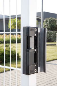 Elektrozaczep Locinox SE pod zamki nawierzchniowe