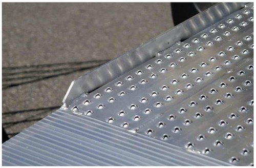 Antypoślizgowa aluminiowa rampa najazdowa ALTEC AOS 300 (081.01.031)