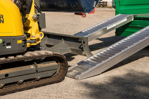 Rampa załadowcza do pojazdów z kołami lub gąsienicami gumowymi ALTEC AVS 110 (110.01.012)