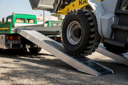 Rampa załadowcza do pojazdów z kołami lub gąsienicami gumowymi ALTEC AVS 150 (150.01.011)