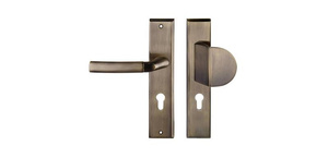 Wewnątrz klatkowy klamko-pochwyt drzwiowy Metal-Bud ZEUS