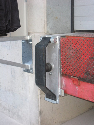 Zderzak stalowy sprężynowy 600 mm