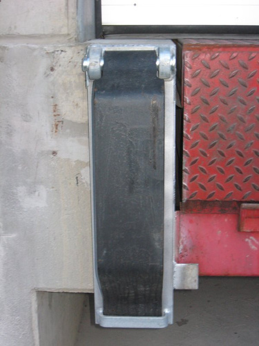 Zderzak stalowy sprężynowy 600 mm