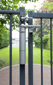 Regulowany w czterech kierunkach zawias 180° anty-sabotaż Locinox GBMU4DSHIELD; M12/M16