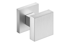 Gałka drzwiowa CORONA AEGIS (szyld kwadratowy Q)