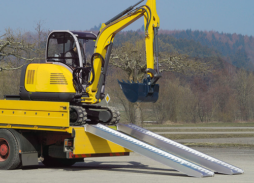 Rampa załadowcza do pojazdów z kołami lub gąsienicami gumowymi ALTEC AVS 150 (150.01.007)