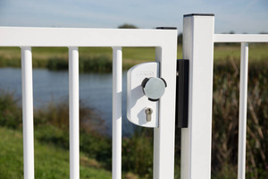 Zamek basenowy Locinox LAKZ P1 WSI na profil kwadratowy 40 mm