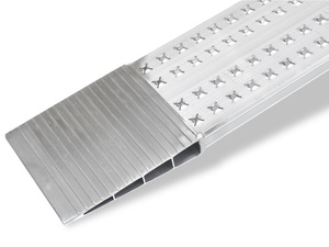 Antypoślizgowa aluminiowa rampa najazdowa ALTEC AOS 300 (081.01.024)