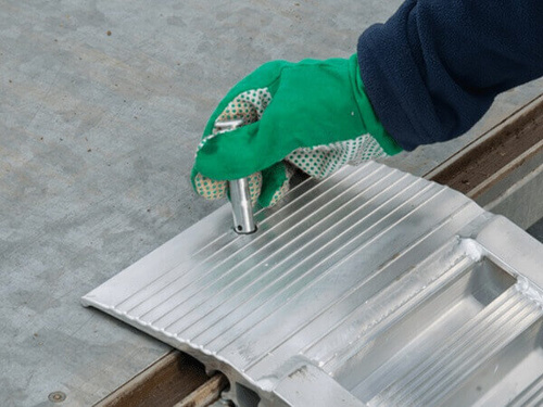 Rampa załadowcza do pojazdów z kołami lub gąsienicami gumowymi ALTEC AVS 90 (090.01.207)