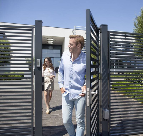 Zamek wpuszczany Locinox FIFTYLOCK z 30-milimetrowym osadzeniem klamki pod profile o głębokości min.50 mm