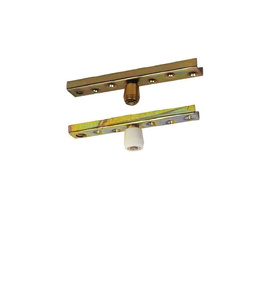 Dolny uchwyt z nylonową rolką prowadzącą NIKO 32.N00, ocynk