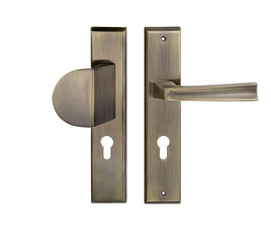 Wewnątrz-klatkowy klamko-pochwyt drzwiowy Metal-Bud MAJA