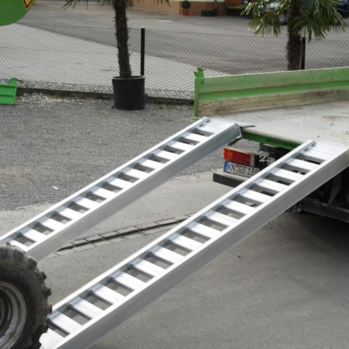 Szyna szczeblowa do pojazdów z gąsienicami lub kołami gumowymi ALTEC AVS SP 130 (130.71.015)