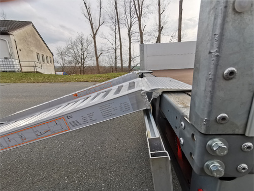 Rampa załadowcza do pojazdów z kołami lub gąsienicami gumowymi ALTEC AVS 90 (090.01.206)