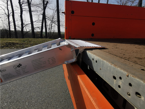 Rampa załadowcza do pojazdów z kołami lub gąsienicami gumowymi ALTEC AVS 110 (110.01.020)