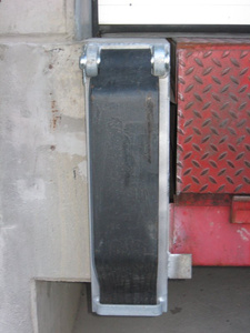 Zderzak stalowy sprężynowy 600 mm