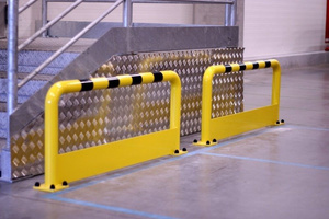 Odbojnica przyziemna prosta z osłoną przed widłami CM.OPPlus1212