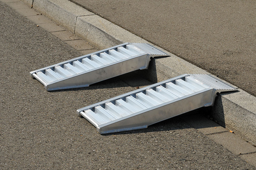 Rampa załadowcza do pojazdów z kołami lub gąsienicami gumowymi ALTEC AVS 80 (080.01.010)