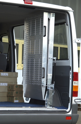 Obrotowa rampa załadunkowa do samochodów dostawczych ALTEC RRD 18 (081.01.318)