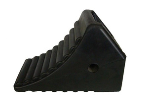 Klin gumowy pod koła samochodu ciężarowego / przyczepy