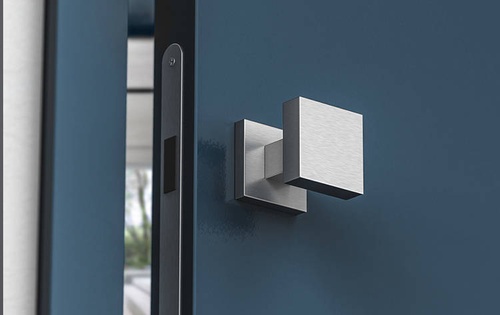 Gałka drzwiowa CORONA AEGIS (szyld kwadratowy Q)