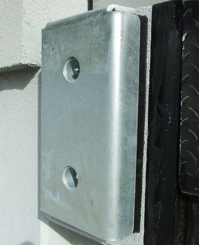 Osłona stalowa na odbojnice rampowe 250x500x100 lub 250x500x140 mm