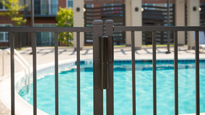 Zintegrowany zawias samozamykający Locinox TIGER