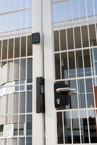 Elektrozaczep Locinox SE pod zamki nawierzchniowe