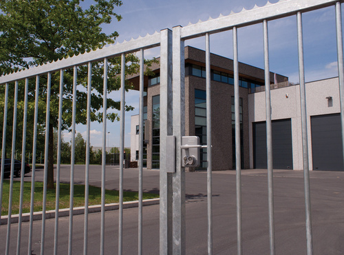 Zamek z dwiema wkładkami Locinox LDKZ D1 na profil kwadratowy 50 mm